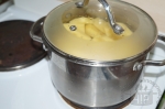варится картофель на плите