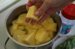 картофель крупно кусочками